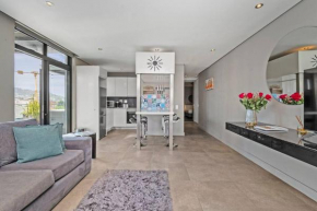 Stylish Sloane Square Oasis with Balcony